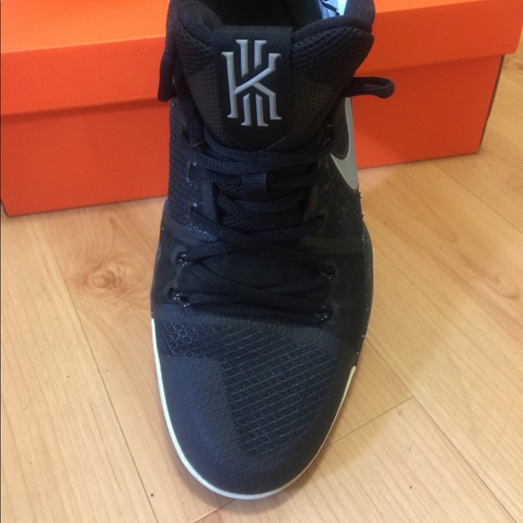 Men’s Kyrie Irving’s. - Picture 3 of 5